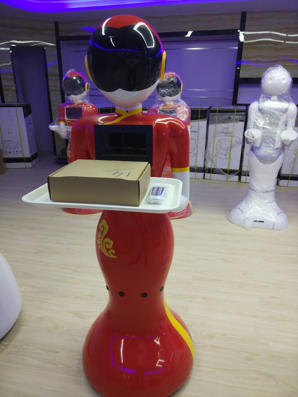 商务营销中国红送餐机器人深圳市卡伊瓦机器人科技有限公司