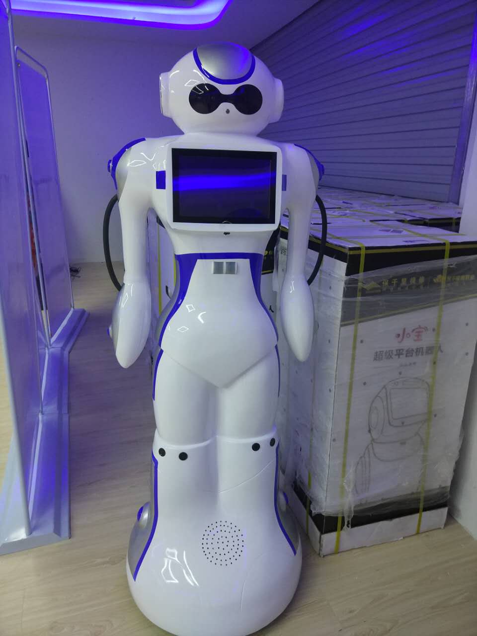 营销商务大白迎宾机器人深圳市卡伊瓦机器人科技有限公司