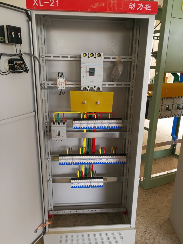 莆田市大量专业组装各种控制柜变频柜软启动柜控制箱厂家直销