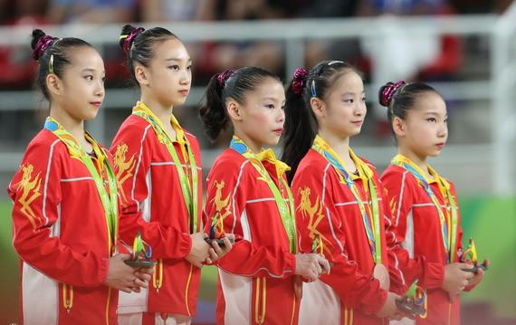 体操女团中国两重大失误憾获铜牌 美俄分列前二